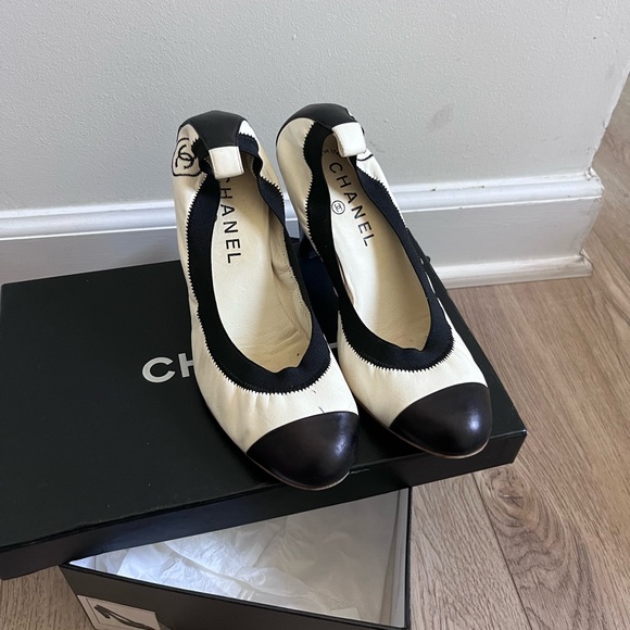 Chanel Black and White Heels with Timeless Elegance - Picture 1 of 8